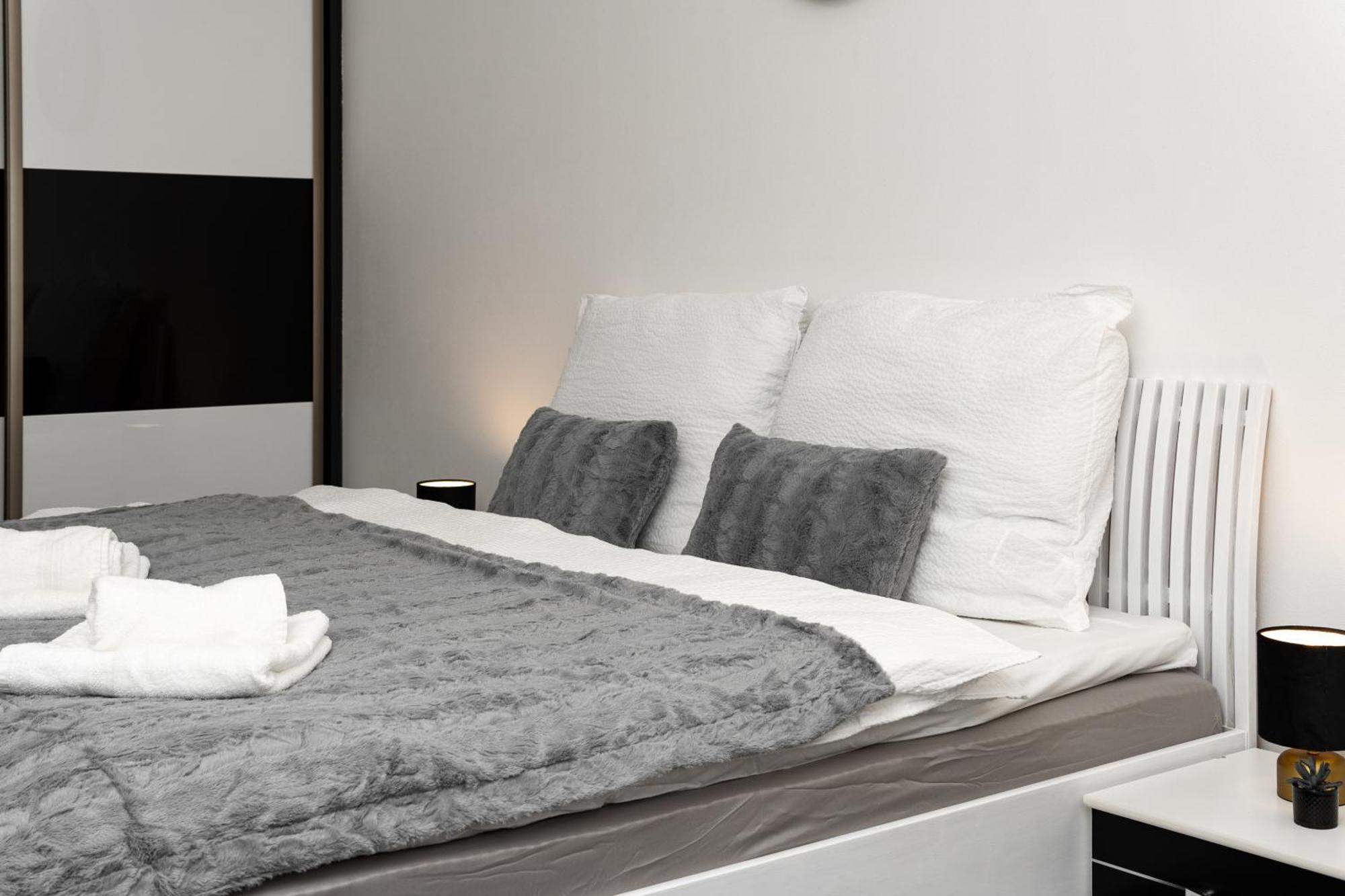 Bnb New Beautiful Apartment In The Center Of Ostrava With Option Garage Parking 외부 사진